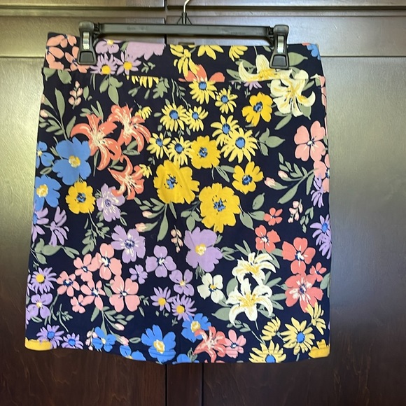 NW/OT Floral skirt with shorts underneath. Size small. - Picture 2 of 7